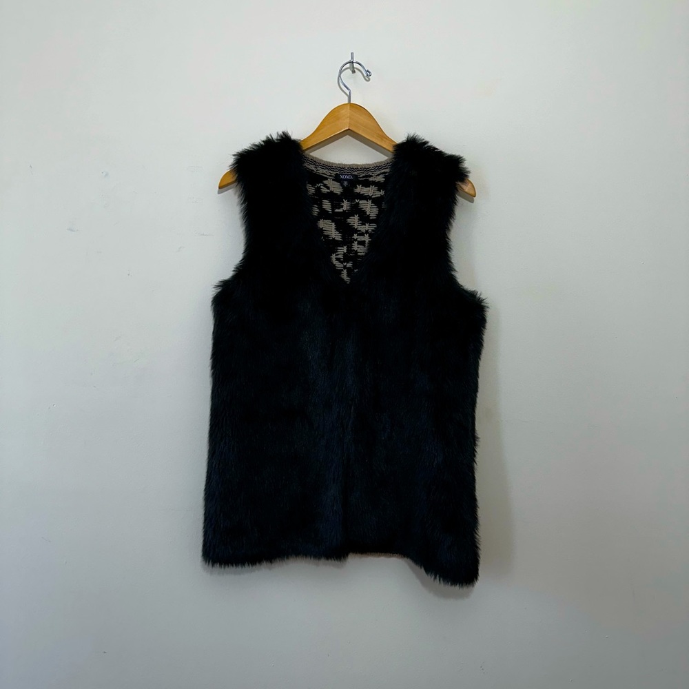 Xoxo || Woman’s Faux black fur vest and knit animal print on the back size Large